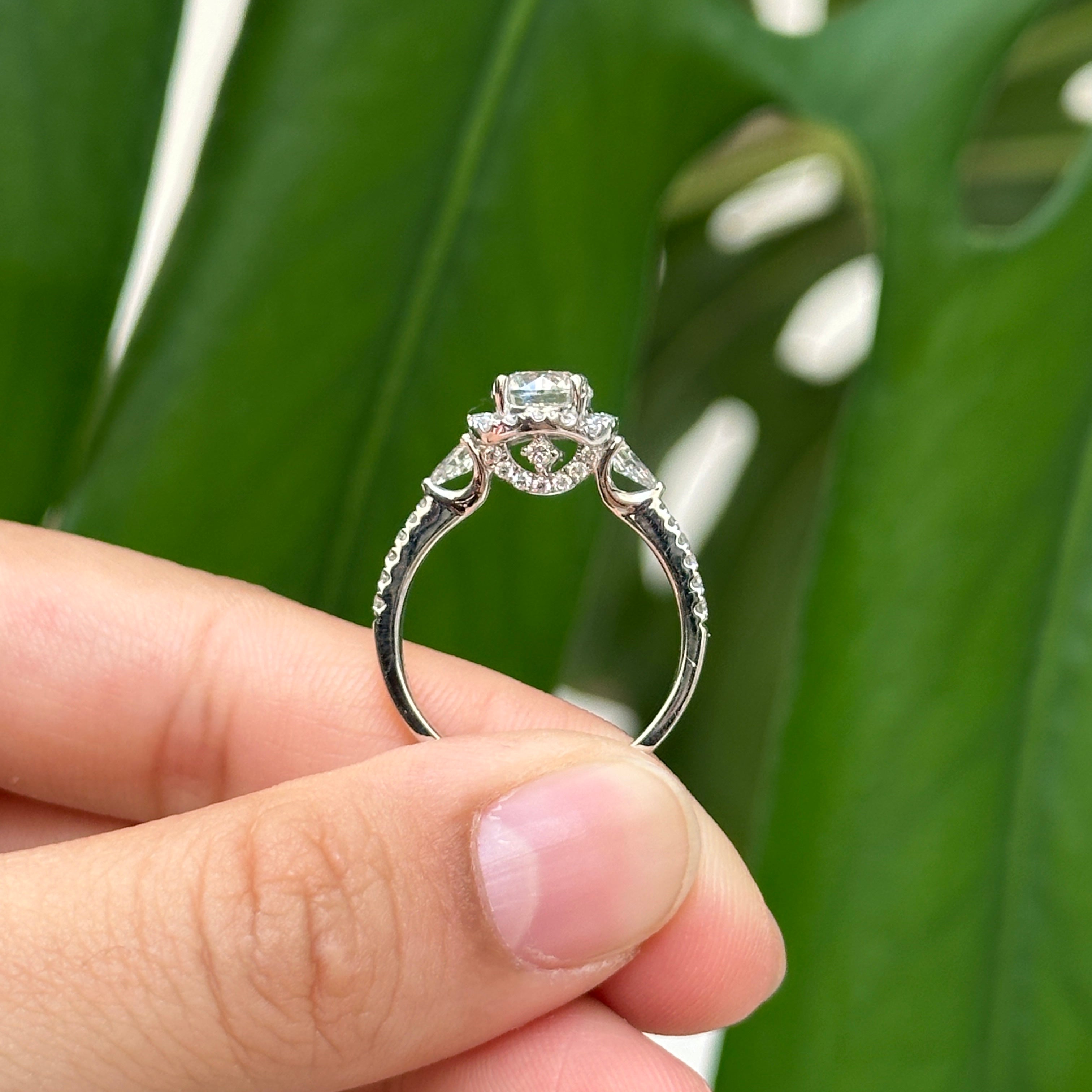 Alice Natural Diamond Ring